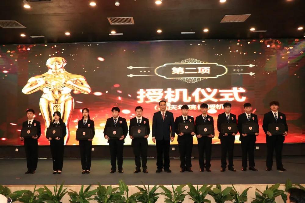 知云时代 | 厦门工学院职业教育学院IT服务专业授机仪式