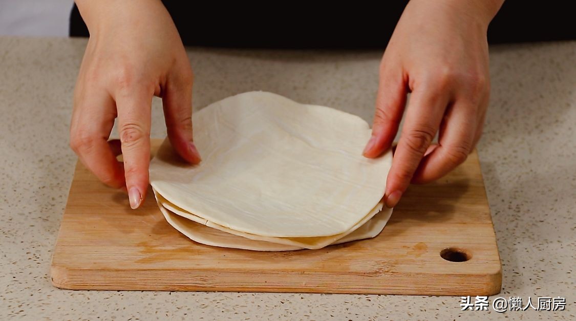 天气越冷，红薯越来越甜，遇到酥皮红薯饼别手软，3张手抓饼搞定