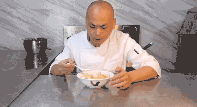 一年产396条美食视频，18年粤菜大厨教244万人“在线开店”