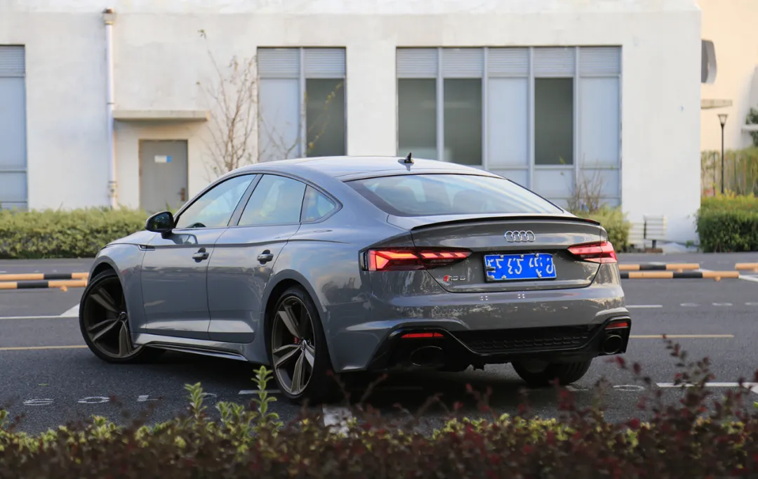 3.9秒破百的性能怪兽谁最有乐趣?奥迪RS5、宝马M3和AMG C63这样选
