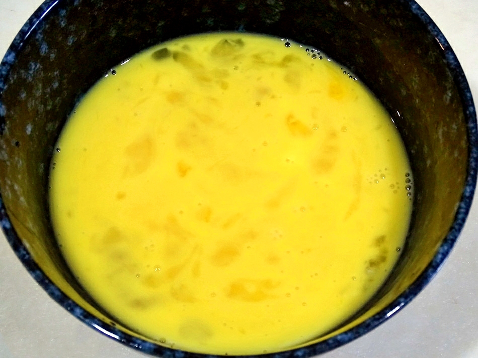 蛋包饭–蛋皮怎样不破皮、不黏锅抓住诀窍，第一次也能做好蛋包饭