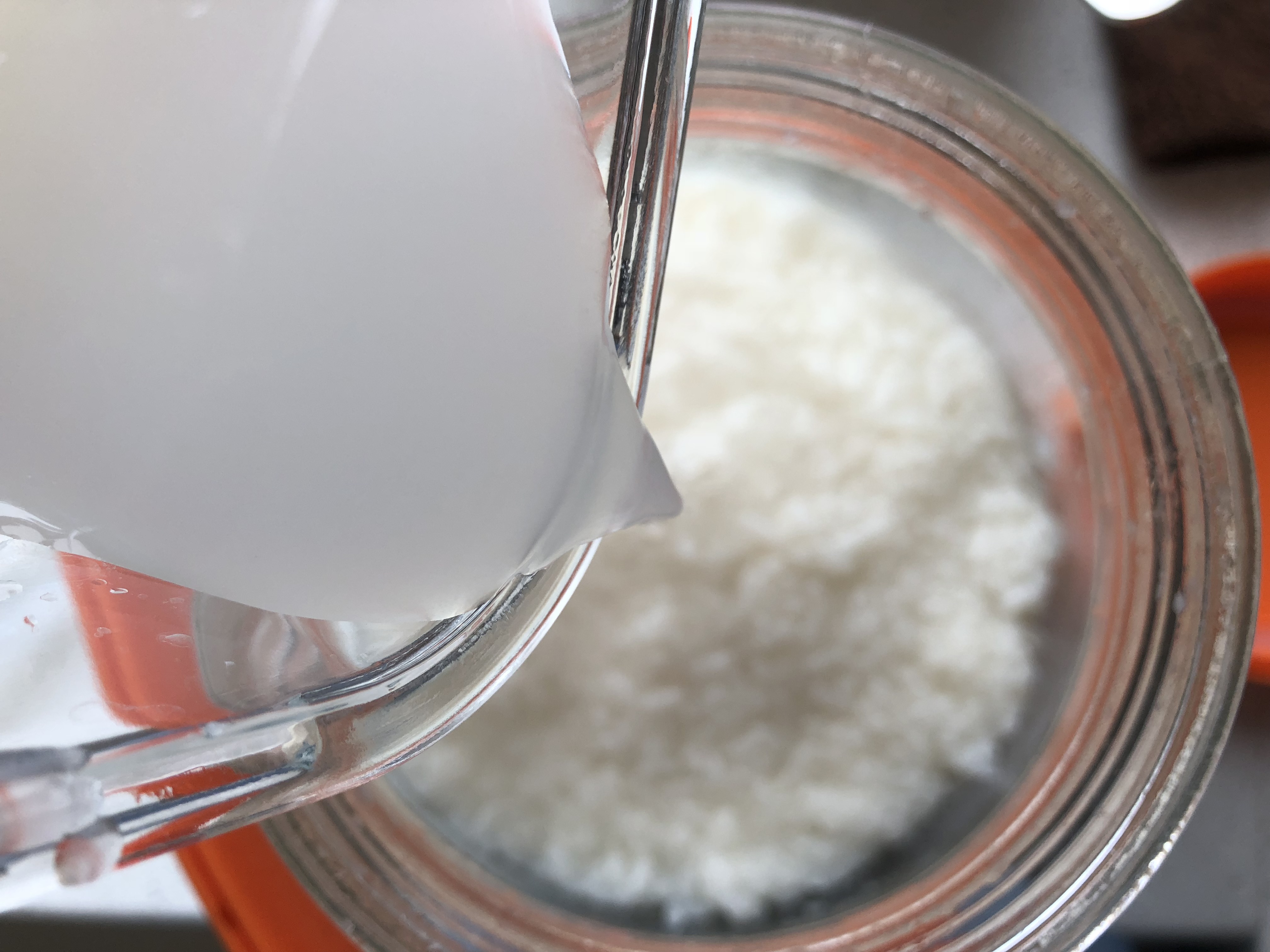 这就是自酿米酒（醪糟）最详细的做法，没有之一，现在做温度正好