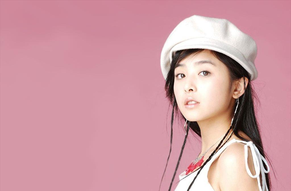 "抗造女人"张含韵:16岁被传荡妇,被冷藏5年,她凭什么逆袭?