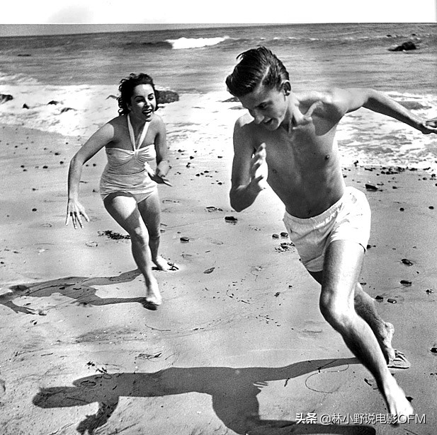 《阳光下的罪恶》女主角是邦女郎，男配是“查泰莱夫人的情人”