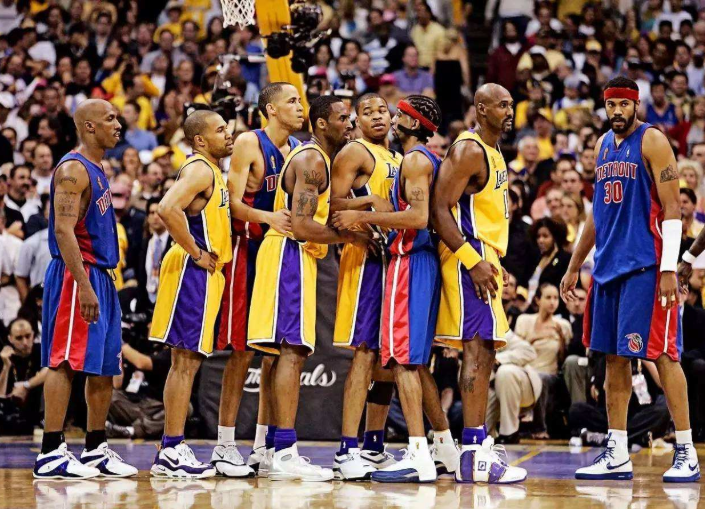 nba决赛为什么没有活塞队（NBA哪支总冠军球队原本最不被看好，夺冠最艰难的又是哪支球队）