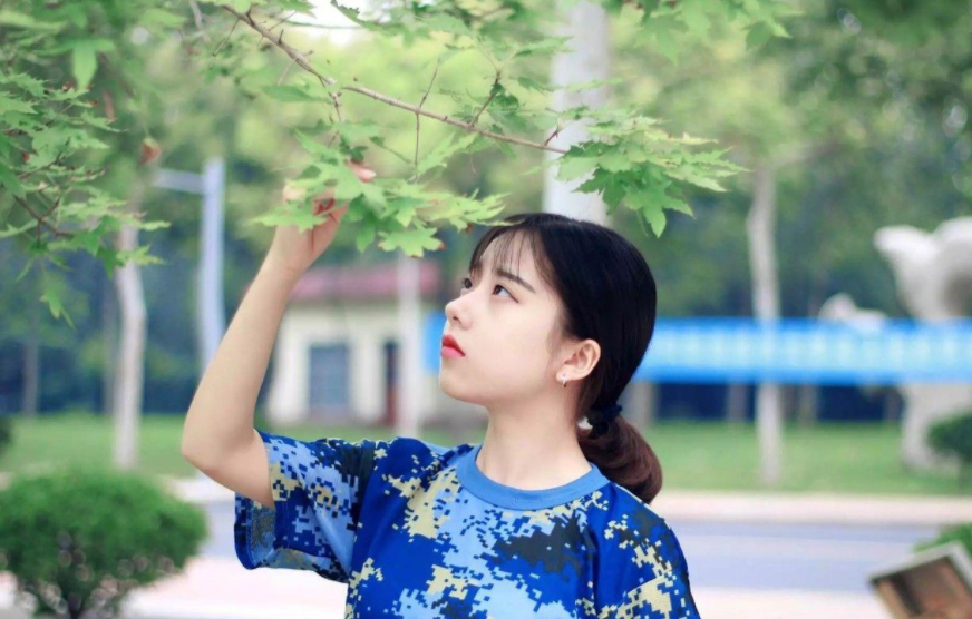 贫困生就得穷酸？大学生因为穿了一双耐克鞋，助学金被取消