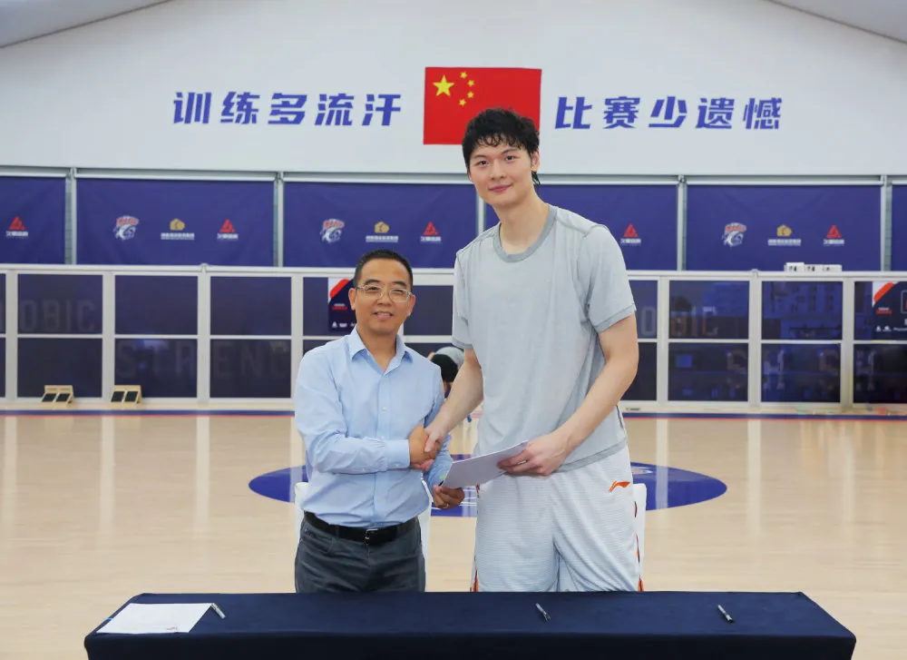 cba为什么不职业(为什么CBA不能像NBA一样，人员流动？原因有3点)