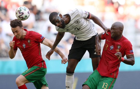 足球比赛为什么带面具(欧洲杯德国对战葡萄牙，为什么安东尼奥·鲁迪格要戴着面具？)