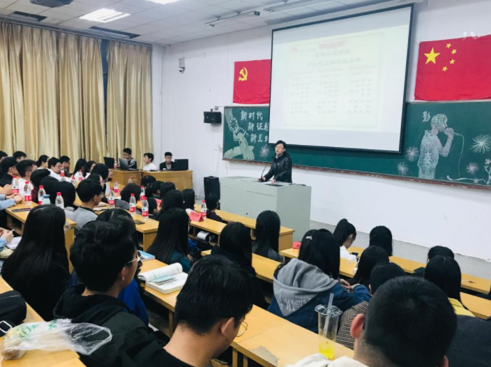 大学生想入党要做哪些准备？关键是找对人，辅导员还是党支书？