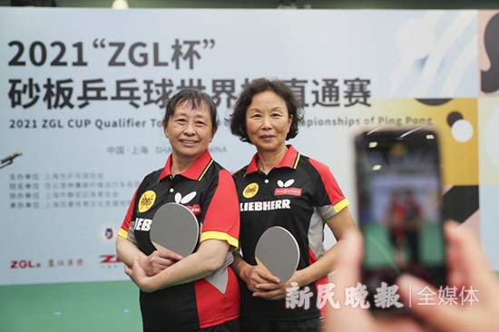 乒乓球磨砂纸磨哪（一块球板一层砂纸，乒乓球还能这么玩）