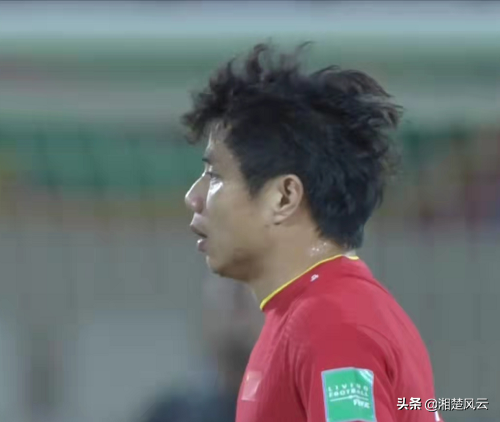 中国男足赢阿曼进世界杯(国足1-1阿曼！李铁第67分钟换人成转折点，球迷：对不起洛国富)