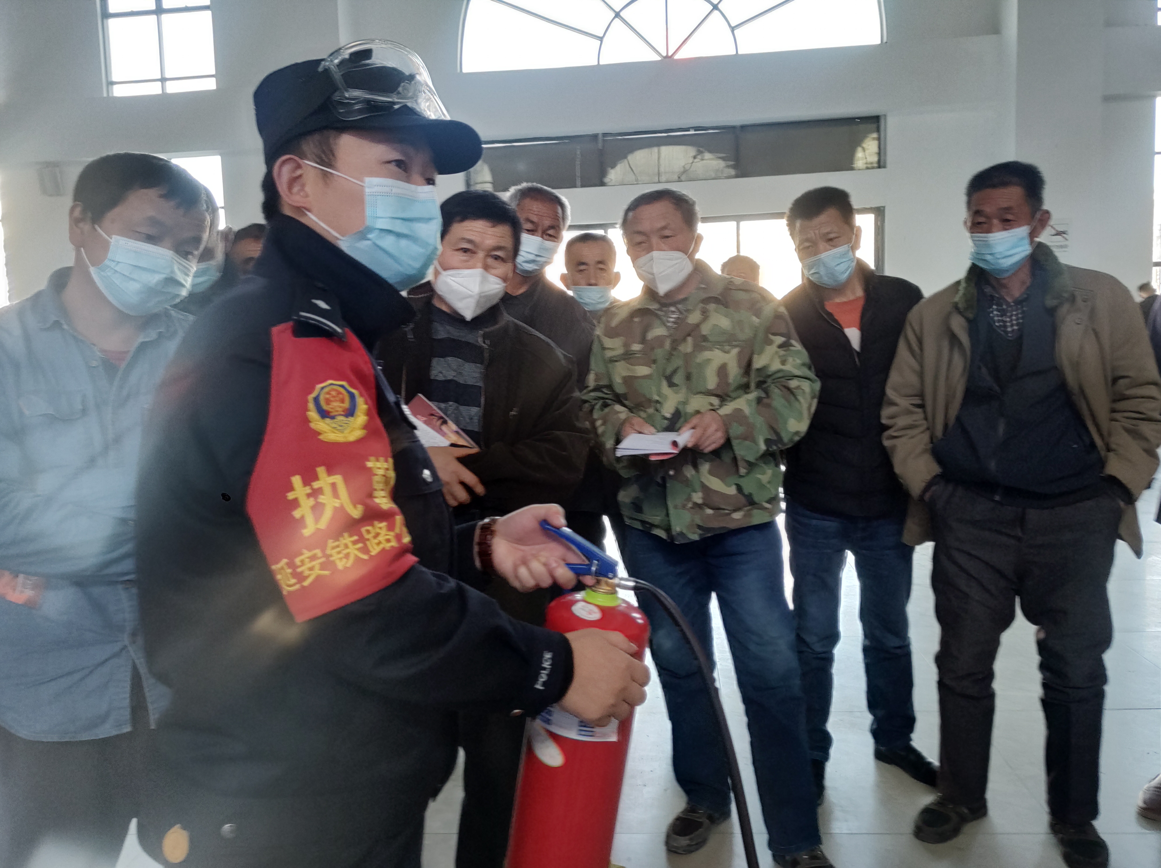 绥德铁警积极开展“119消防宣传日”主题活动