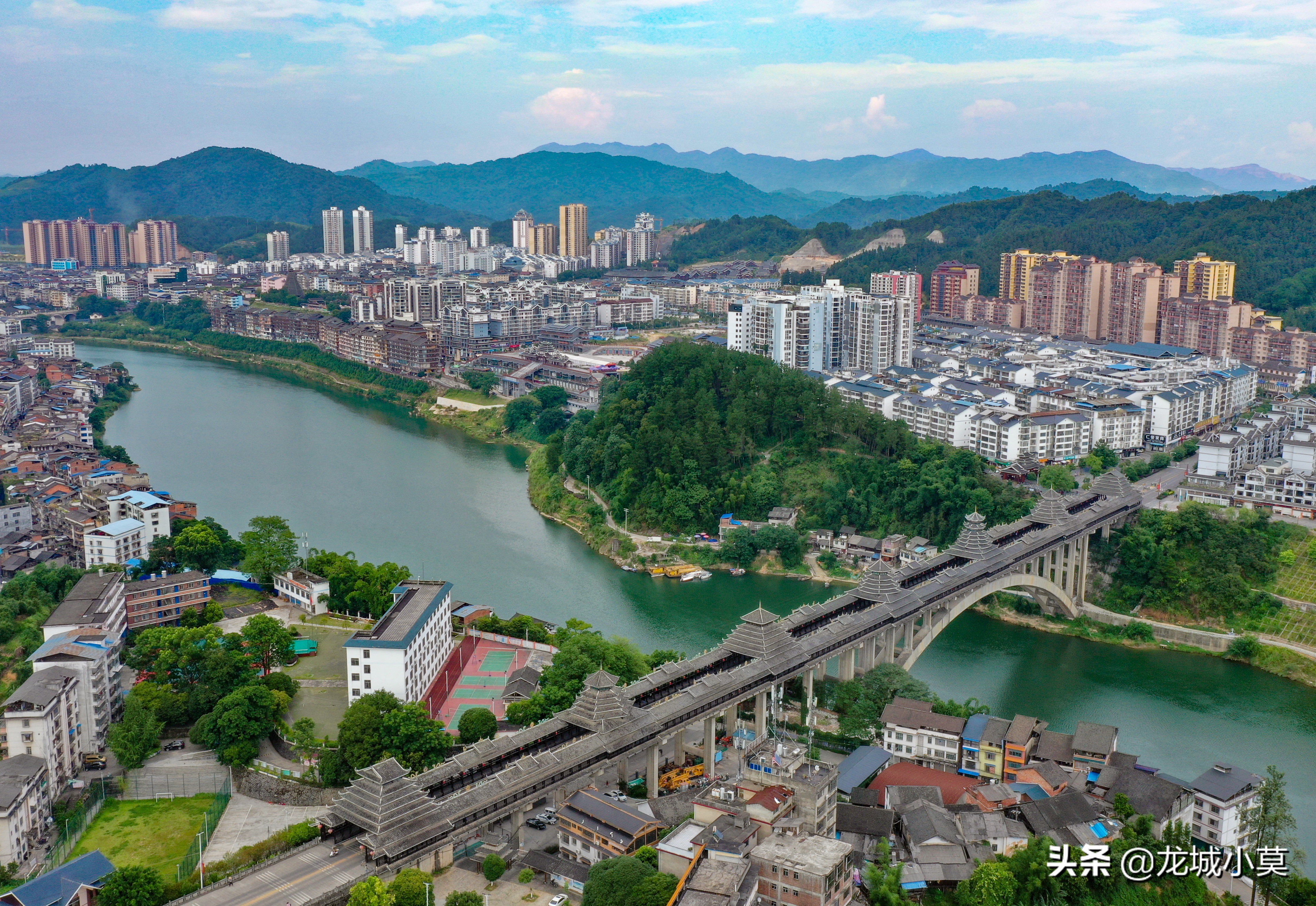 在柳州市南边的名字)旁边,都乐公园在我们柳州一般叫做都乐岩风景区