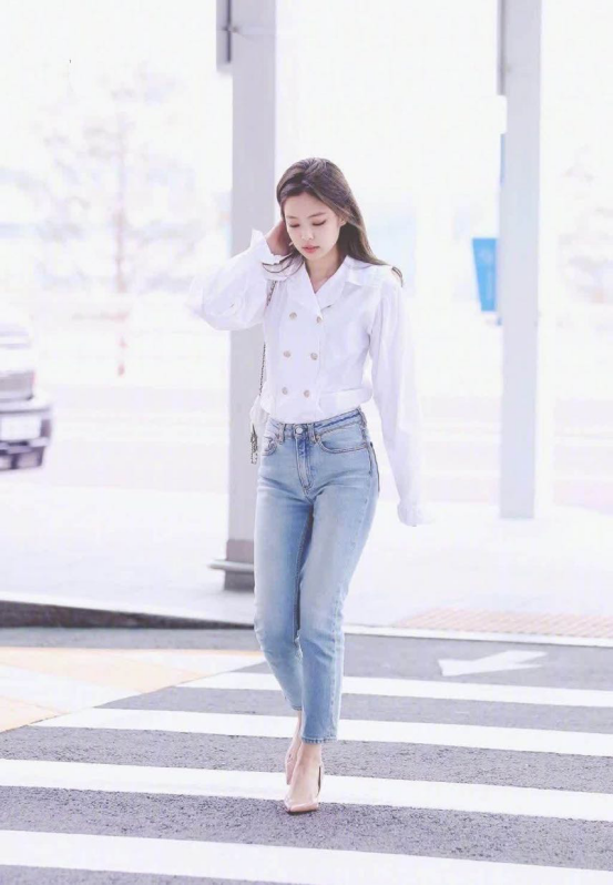 女式c字卫裤图片(jennie果然是团中c位!