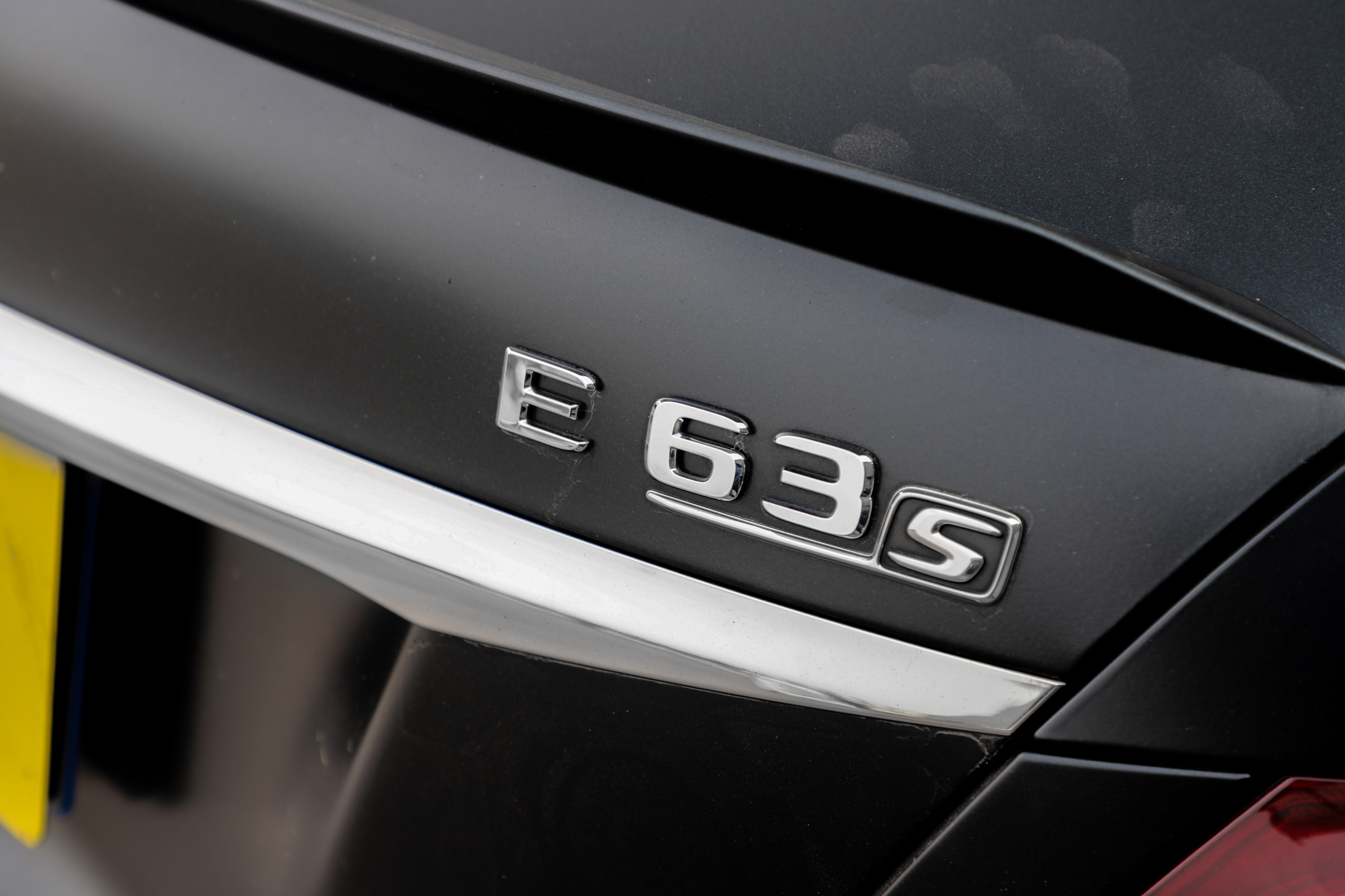 AMG E级双车评测：同门不同命，直6凭何挑战V8？