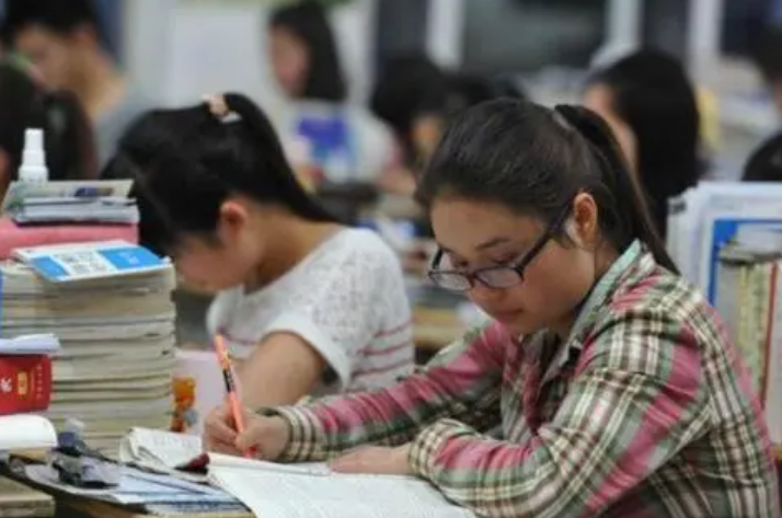 毛坦厂中学高考录取结果出炉，985院校寥寥无几，招生却依旧火爆