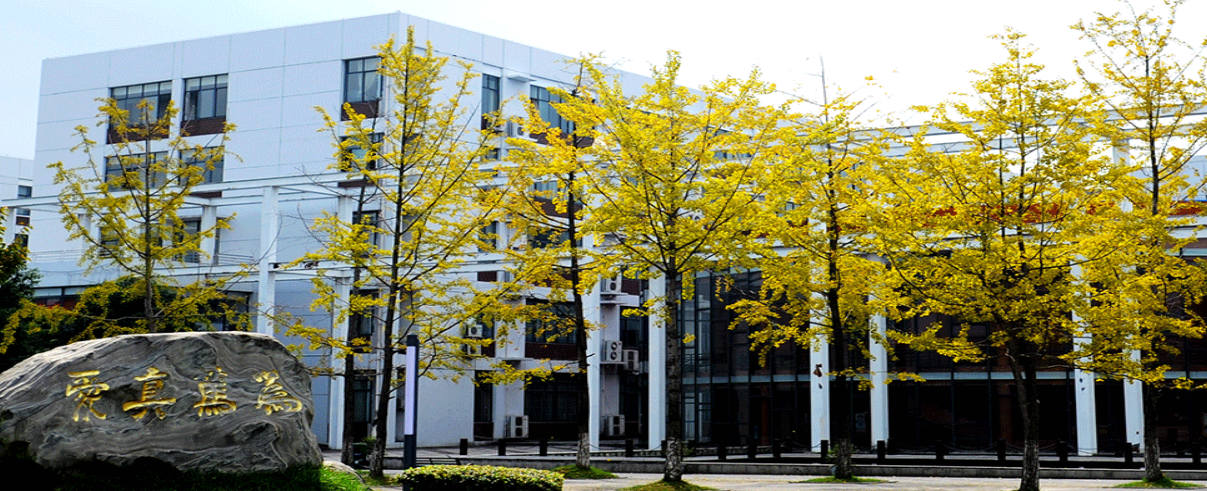 一本压线的考生，报考这4所大学更容易被录取，性价比还很高