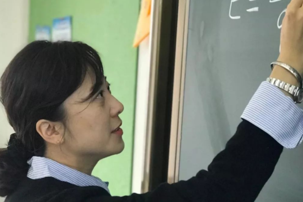 1977年高考试卷流出，题目与现在差距很大，学渣：应该早生几年