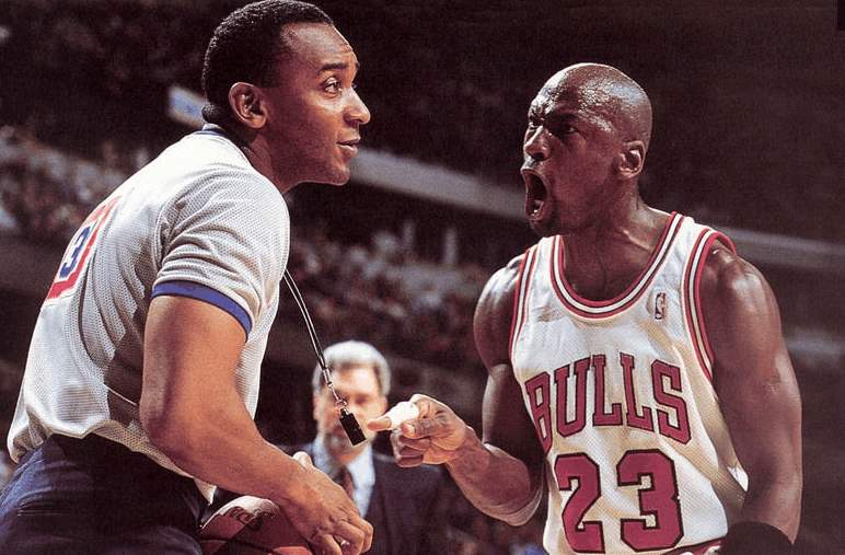 nba还有哪些体现地位的瞬间（八种最体现球员地位的时刻，邓肯让奥胖起身，奥运谁地位高谁首发）
