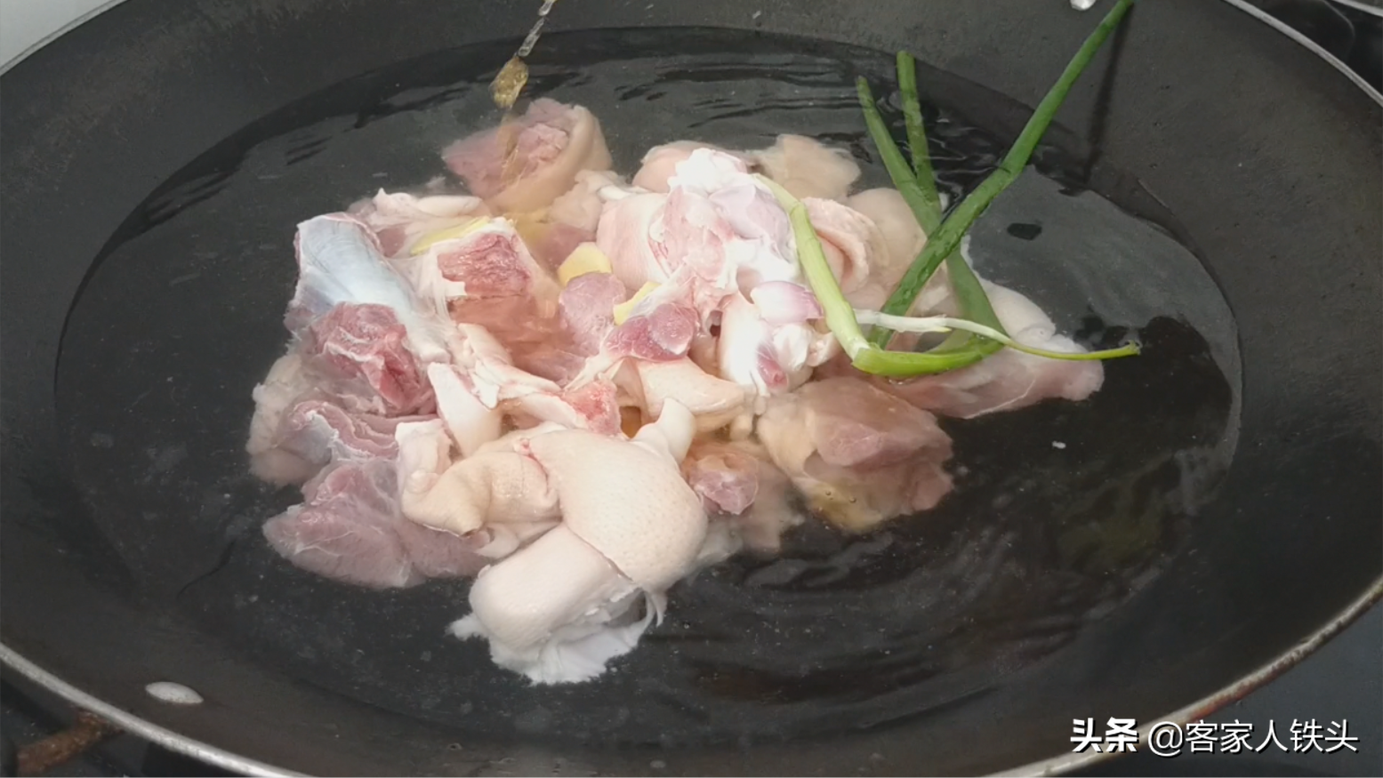 客家传统焖猪脚，拌汁都可以吃3碗饭，做法超简单，4斤带汁吃光光