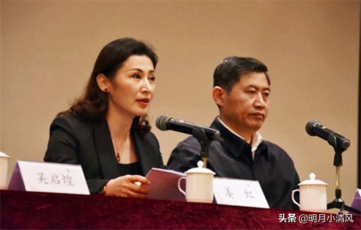 她有“最美女校长”之称，22岁大学任教，49岁成汕头大学校长