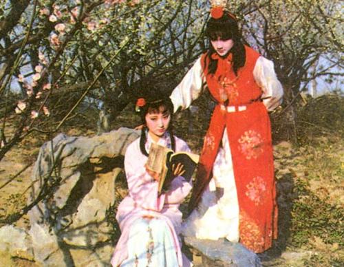 《红楼梦》：以美学的角度，看《红楼梦》里梦幻与现实的较量