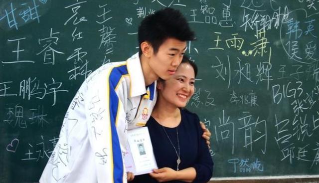 考上清华就买车，孩子上学后，功利教育的“遮羞布”被狠狠撕开