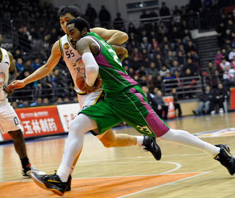 jr在哪里打cba（回顧JR史密斯CBA表現，場均33+4+7，強于同齡喬丹NBA表現）