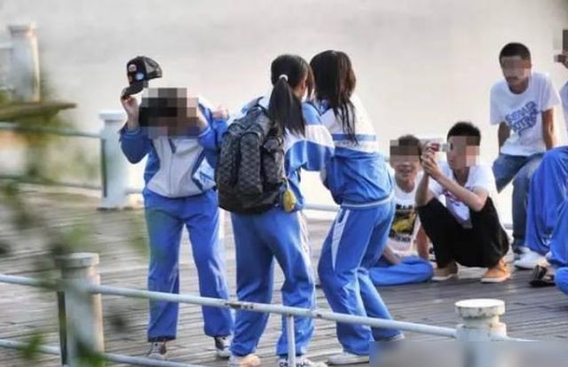 孩子在学校被同学欺负，父母只需做一件事，娃以后再也没人敢惹