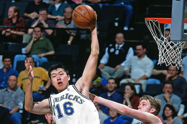 当年为什么不让王治郅去nba(揭开真相，王治郅技术全面，却为何在NBA没有打出来？)