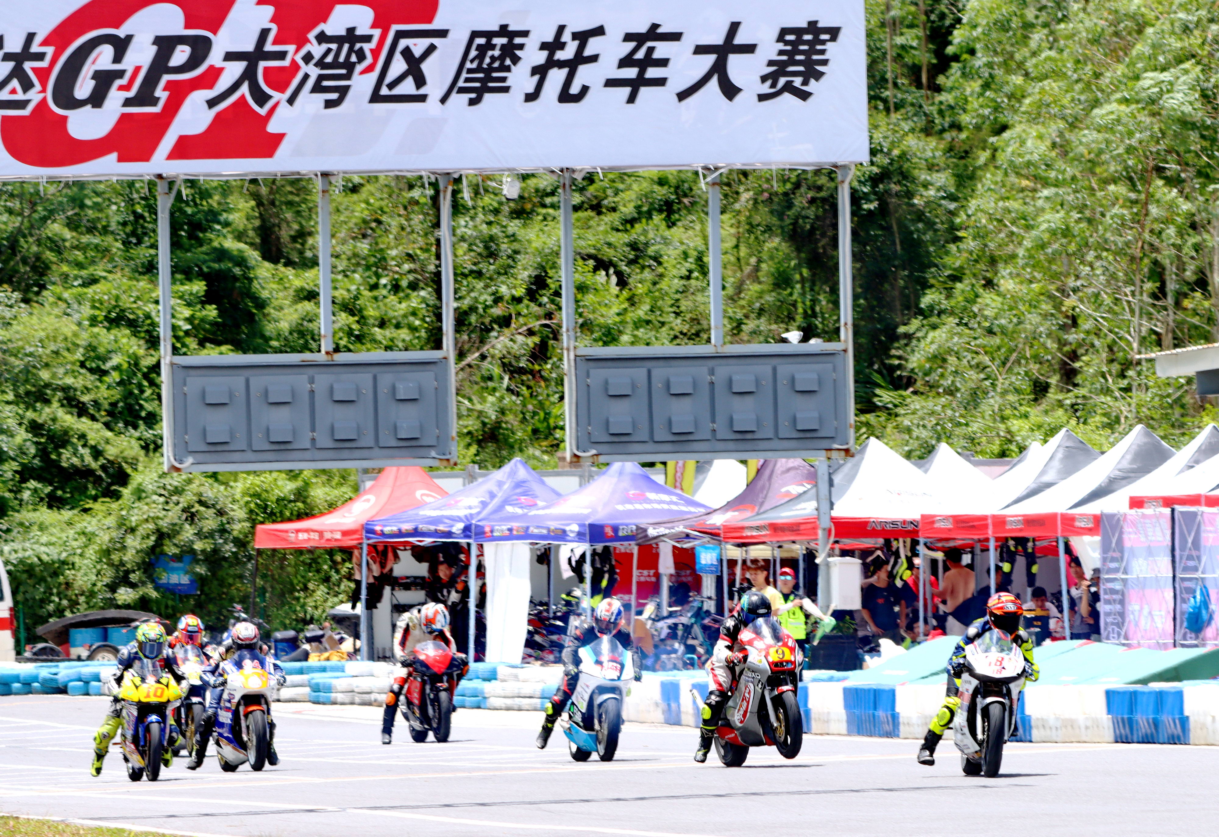 郑伟雄赛车(伟业达 GP：2021 大湾区摩托车大赛 改装街车公开组（2T）)