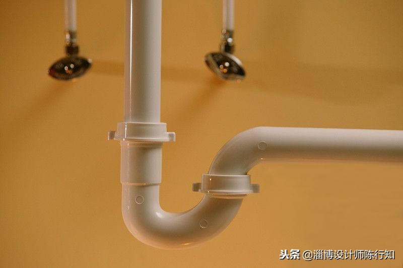 一大早被水管噪音吵醒：卫生间立管如何包，才能降低噪音呢？