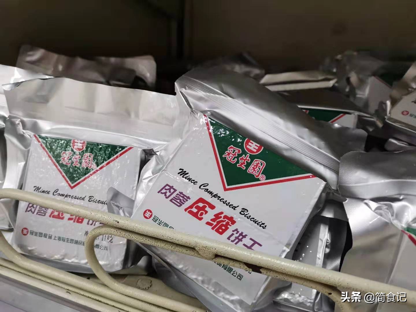 压缩饼干好吃吗是什么味道（压缩饼干和普通压缩饼干区别）