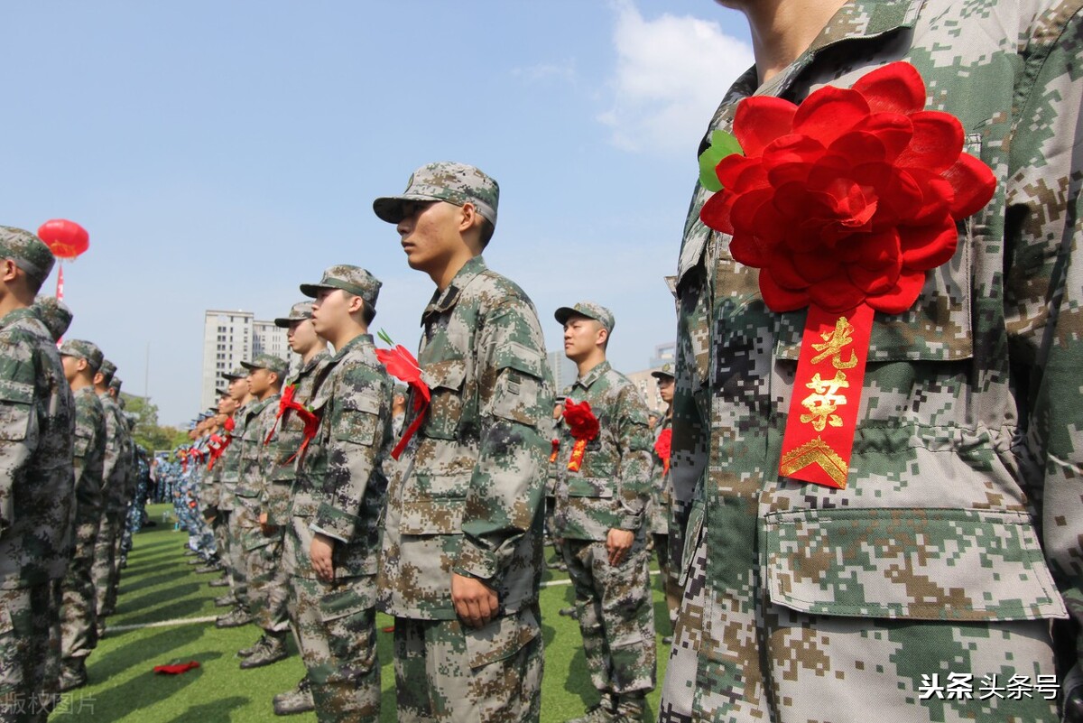 2022年当兵最好不要大学没毕业去，六点原因，利与弊说清楚