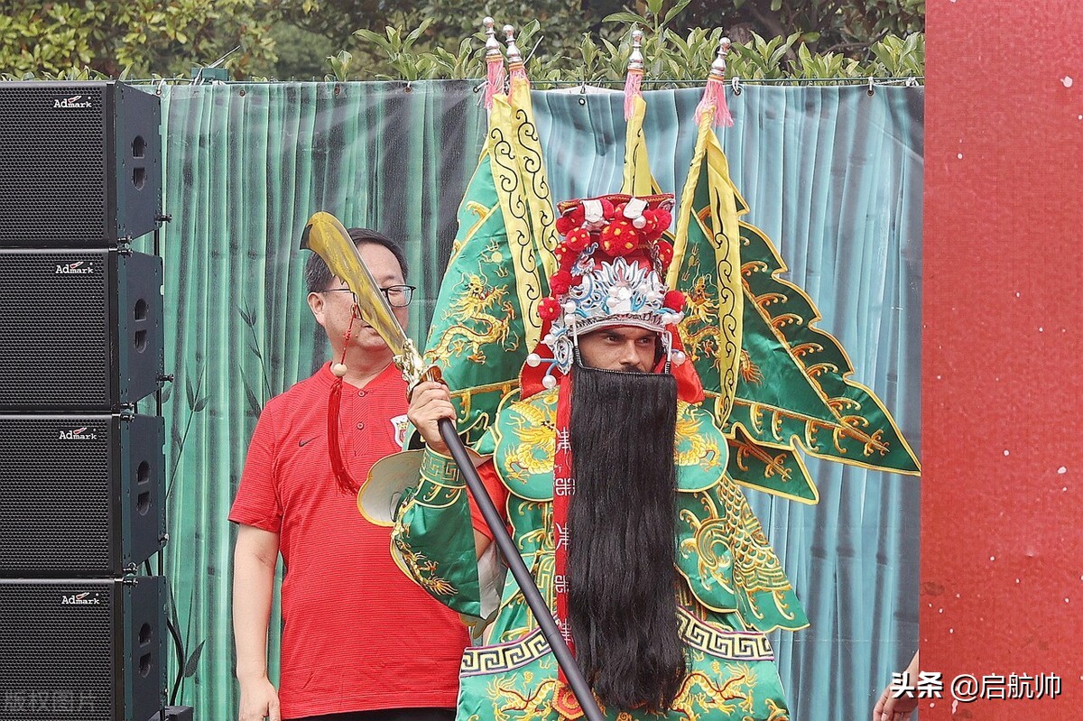 上港新援保利尼奥(华丽转身！保利尼奥穿关公戏服加盟上港，哈维尔离开中超执教西甲)