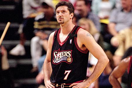 库科奇为什么25岁才进入nba（公牛王朝首发中锋，巅峰场均19+7+5，库科奇到底强不强？）