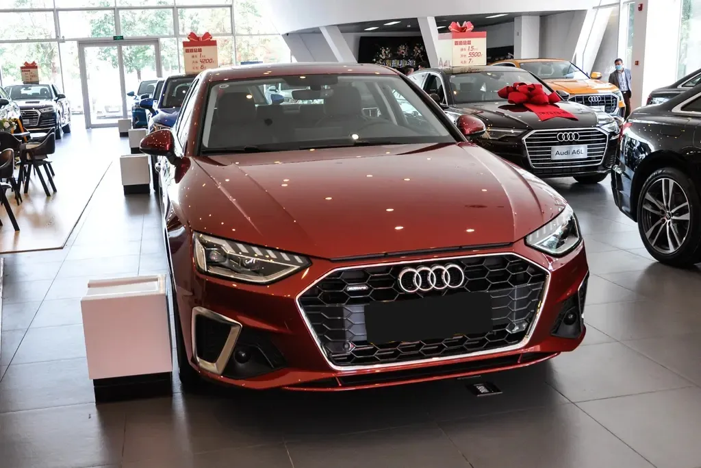 豪华车奥迪A4L，中配190马力+8个安全气囊，售价25.53万起