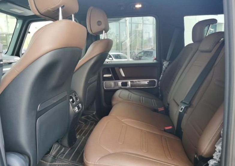 试驾奔驰G 500，主打越野配4.0T引擎，提供差速锁+低速四驱！