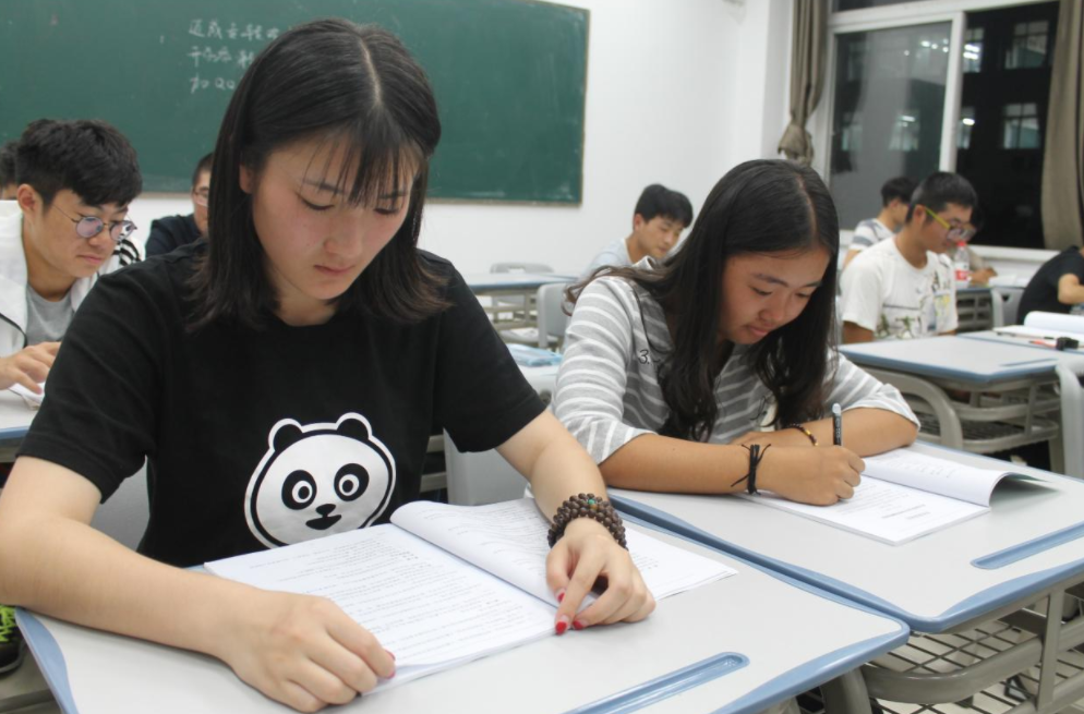 毕业之后才发现，民办二本和公办二本的区别，差距不是一点半点