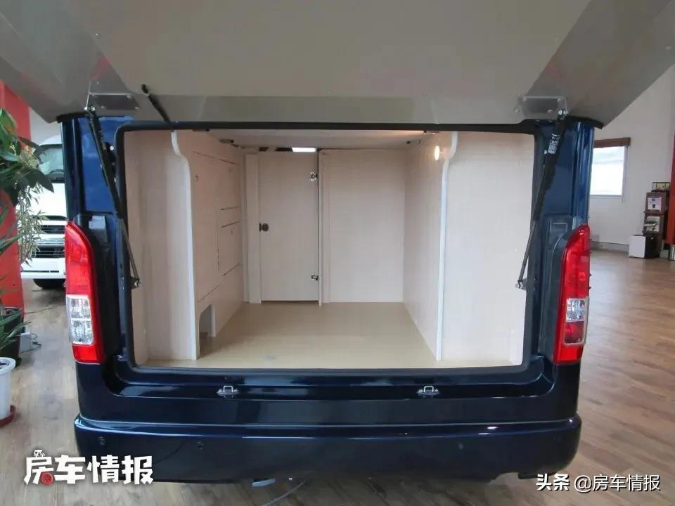 适合2人玩的海狮房车，配2.0L动力自动挡，车尾行李箱真够大