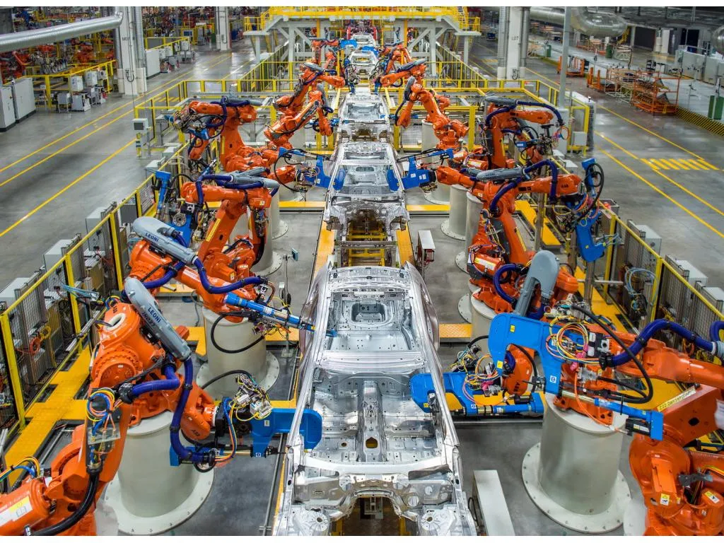 路虎第二款国产PHEV售42.28万元，零百加速7秒，百公里油耗2升