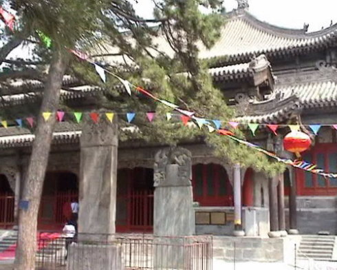 是五大禅处之一：显通寺始建于东汉明帝永平十一年