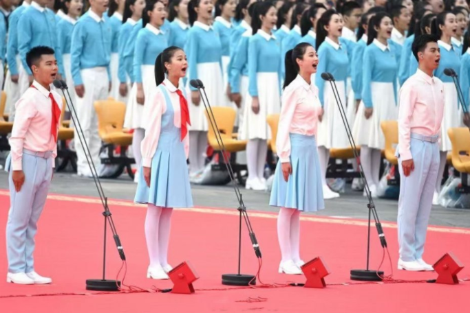 中国传媒大学校花走红，被称为千里挑一的领诵员，家庭背景曝光
