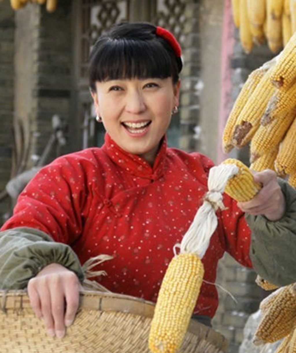 黑瘪瘦,五官乱飞,烤瓷大白牙?省省吧,她们才是村妇该有的模样