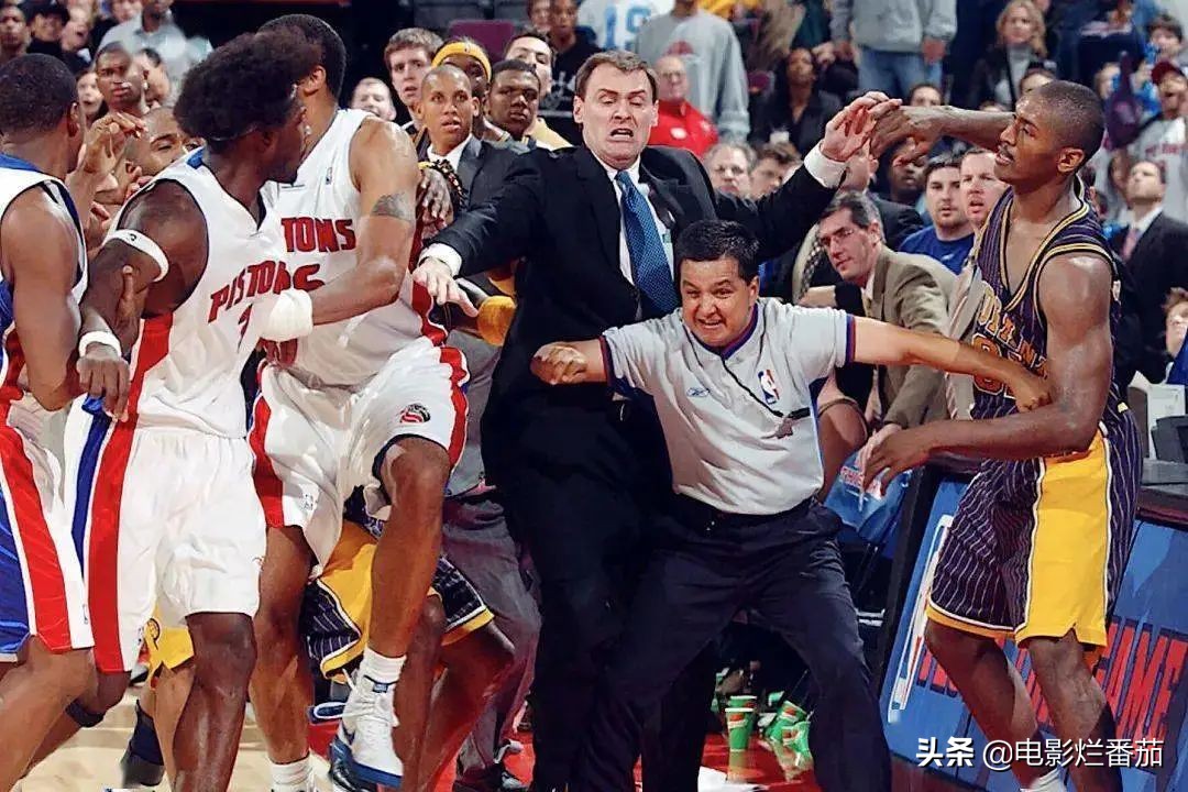 nba球星有哪些紀(jì)錄片（史上最慘烈的NBA斗毆現(xiàn)場(chǎng)！這部紀(jì)錄片，揭開(kāi)奧本山宮殿沖突之謎）