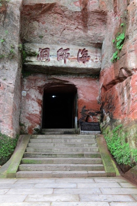 乐山大佛是哪三个人建的(62年政府修缮乐山大佛，在心脏处发现一个洞，揭开1200年前的传说)