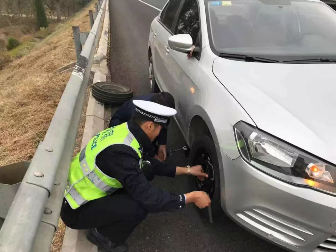 一年多爆胎七次，奔驰车主：原厂车胎都不行？还有什么轮胎靠谱？