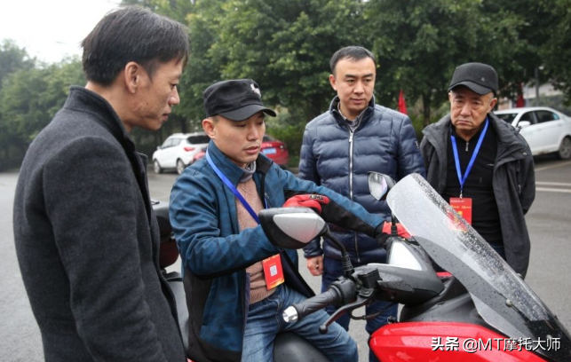 力帆新年会亮相新车：“油电”混合动力，水冷150+800/1200W电机