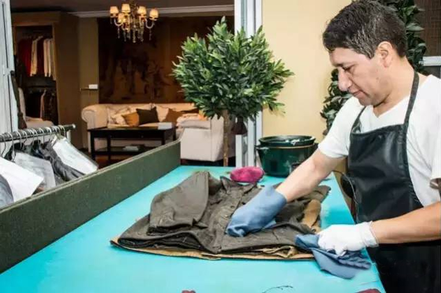 为啥皇室偏爱barbour，这个创立于百年前品牌竟以风衣驰名