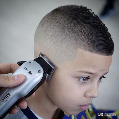 儿童飞机头发型图片(2021精选小男孩发型15款) - 赤虎壹号